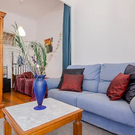 Pedrera - Gracia Apartment Barcelona